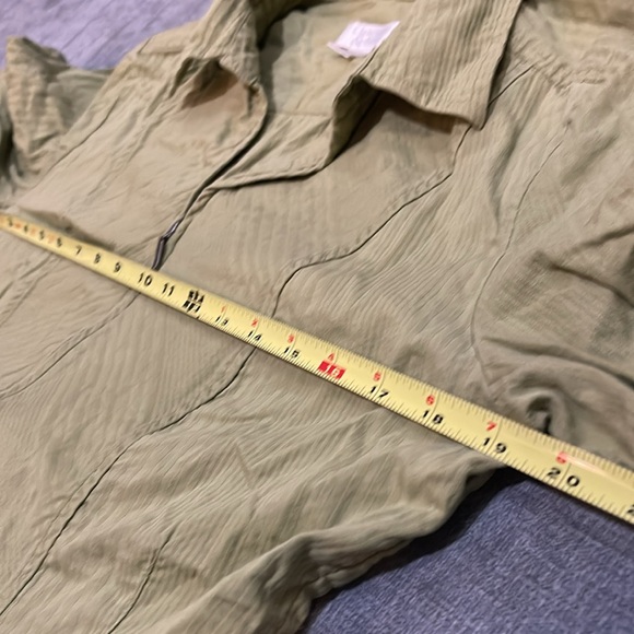 Christopher & Banks avocado, green, zip up top three-quarter sleeves  Med 24-142 - Picture 8 of 11